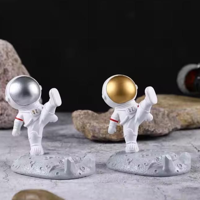 Nordic Style Astronaut Mobile Phone Stand – Creative Desk Holder | NISHU Superstores