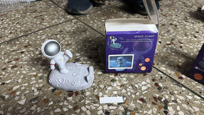 Nordic Style Astronaut Mobile Phone Stand – Creative Desk Holder | NISHU Superstores
